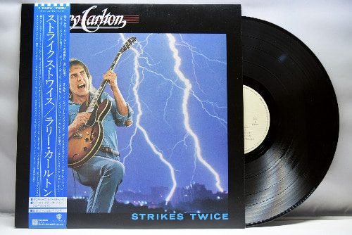 Larry Carlton [래리 칼튼] - Strikes Twice - 중고 수입 오리지널 아날로그 LP