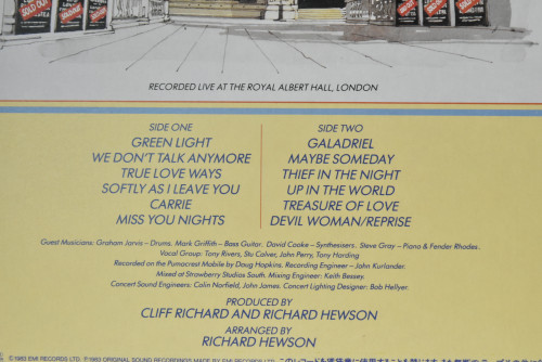 Cliff Richard With The London Phillharmonic Orchestra [클리프 리차드] ‎- Dressed For The Occasion - 중고 수입 오리지널 아날로그 LP