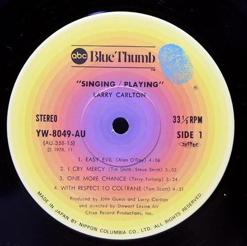 Larry Carlton [래리 칼튼] - Singing / Playing - 중고 수입 오리지널 아날로그 LP