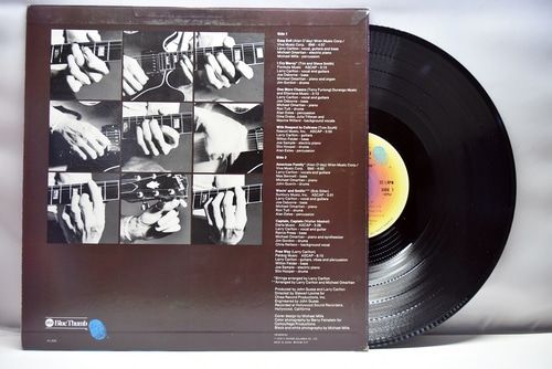 Larry Carlton [래리 칼튼] - Singing / Playing - 중고 수입 오리지널 아날로그 LP