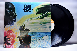 Miles Davis [마일스 데이비스] –  Bitches Brew (Directions In Music By Miles Davis)  - 중고 수입 오리지널 아날로그 2LP