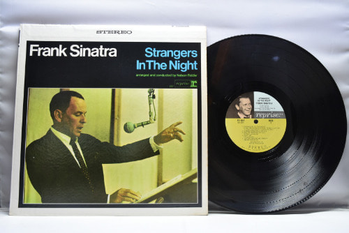Frank Sinatra [프랭크 시나트라]- Strangers In The Night - 중고 수입 오리지널 아날로그 LP