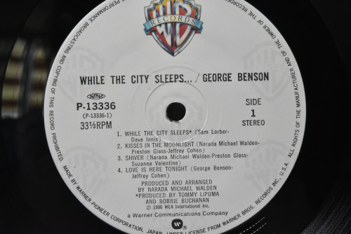 George Benson [조지 벤슨] - While The City Sleeps... - 중고 수입 오리지널 아날로그 LP