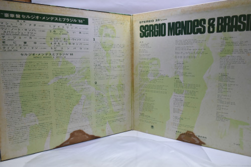 Sergio Mendes &amp; Brasil &#039;66 [세르지오 맨데스, 브라질 66] - Herb Alpert Presents Sergio Mendes &amp; Brasil &#039;66 ㅡ 중고 수입 오리지널 아날로그 LP