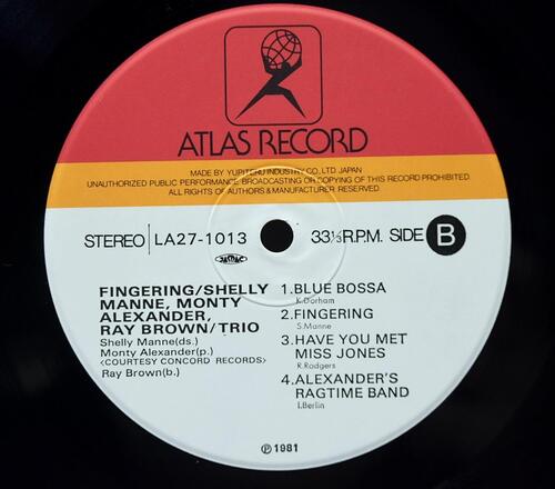 Shelly Manne, Monty Alexander, Ray Brown [셸리 맨, 몬티 알렉산더, 레이 브라운] – Fingering - 중고 수입 오리지널 아날로그 LP