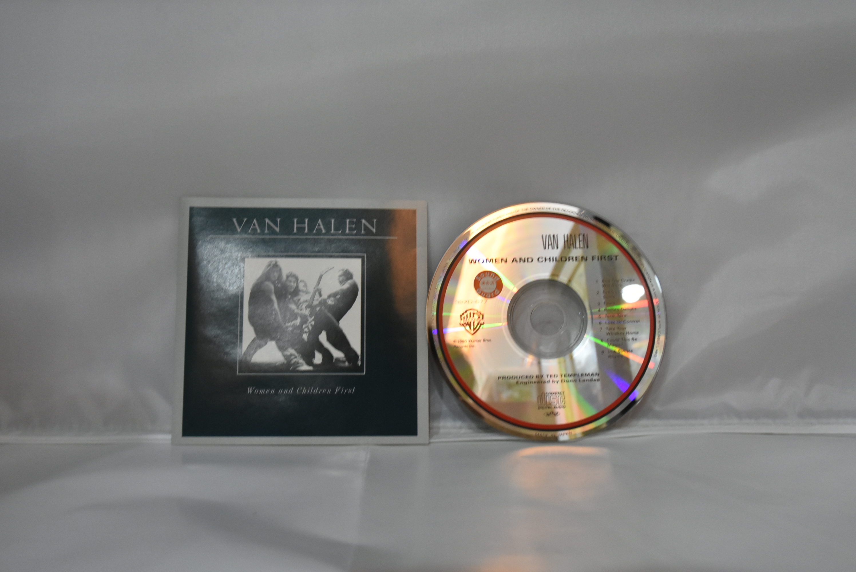 VAN HALEN(반 헤일런) -WOMEN AND CHILDREN FIRST(0095) 수입 중고 CD
