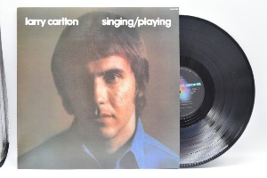 Larry Carlton[래리 칼튼]-Singing/Playing - 중고 수입 오리지널 아날로그 LP